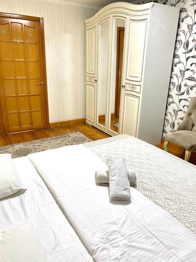 Просторная 3 Комнатная Квартира На Арбате Apartment Almatî Exterior foto